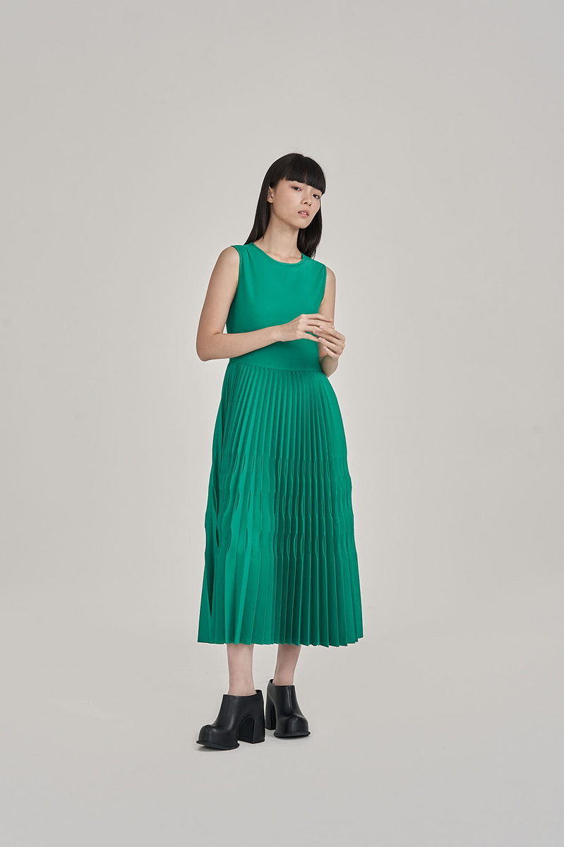 Enna Pleat Dress Emerald Green SABRINAGOH